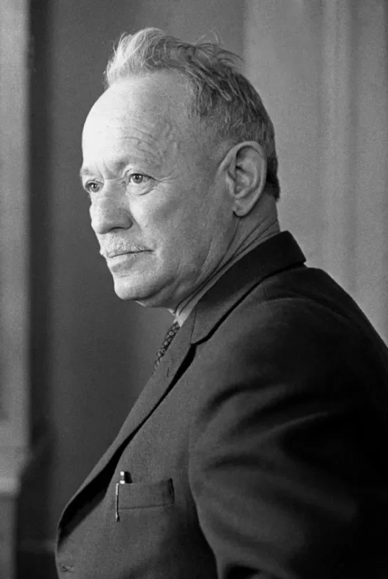 120 лет назад родился Михаил Шолохов